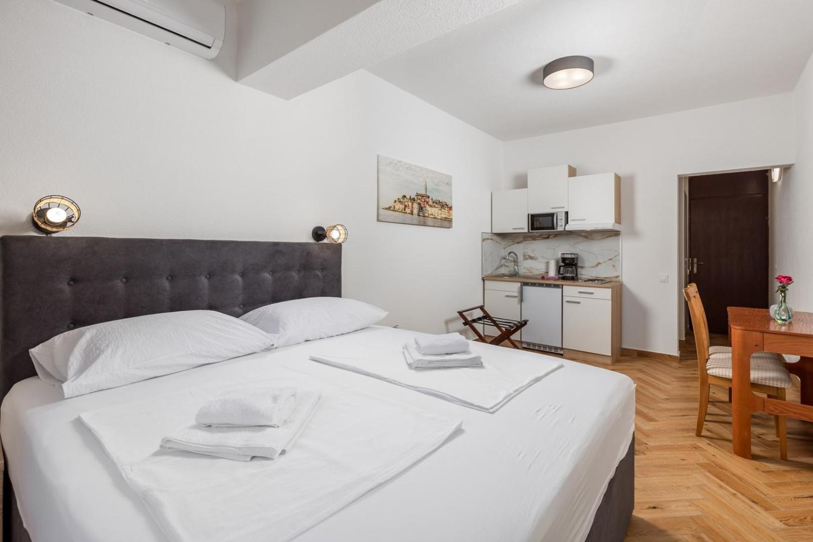 Apartments Jadranka Omisalj Exterior photo
